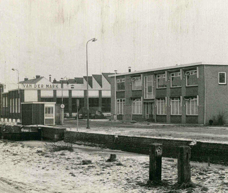 1945: S-a fondat Ingenieursbureau van der Mark