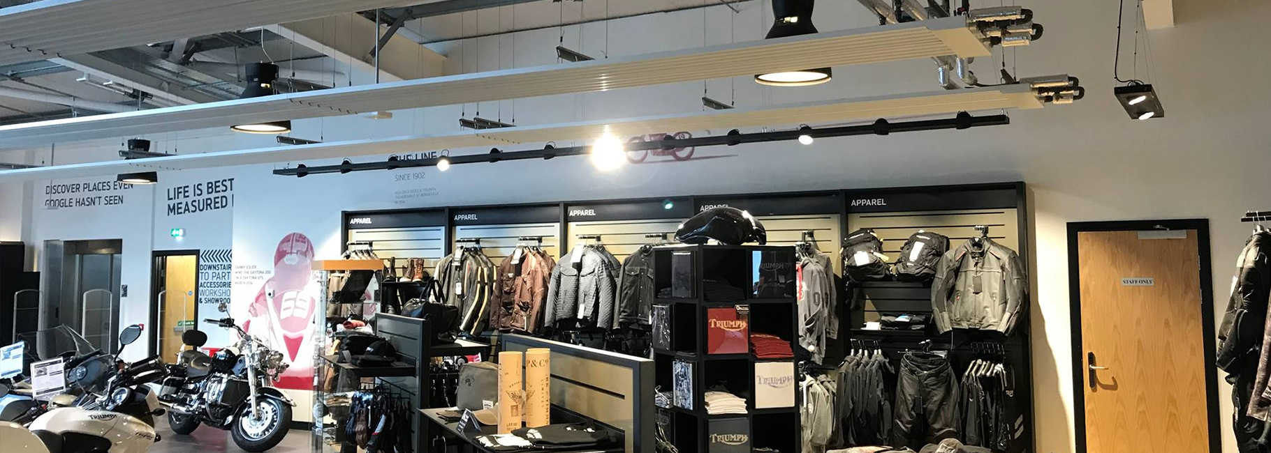 Panourile radiante încălzesc showroom-urile West Coast Motors