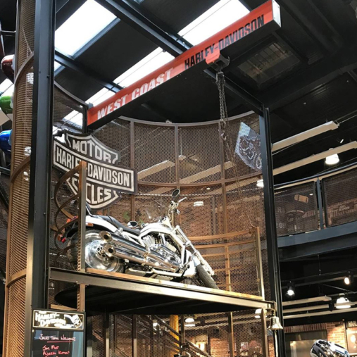 Panourile radiante încălzesc showroom-urile West Coast Motors